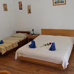 Lozica - With Terrace And Sea View Apartmán
